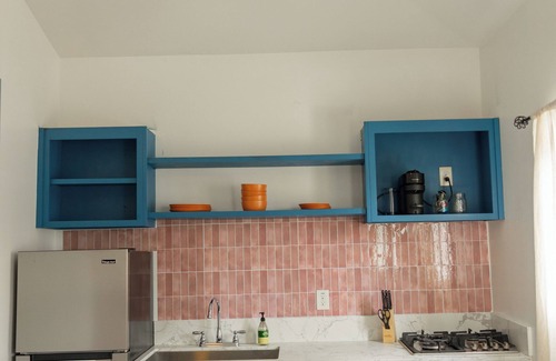 Silver Lake House | Charming bungalow with WiFi and AC in beautiful Silver Lake!