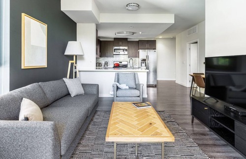 Wilshire Center Apartment | Charming Koreatown 2BR w/ Gym, Pool, walk to Wilshire Blvd, by Blueground
