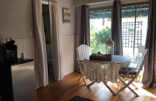 Old Town House | Charming Old Torrance - Private Suite & Bath