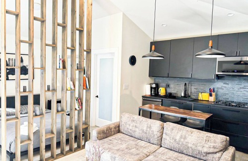 Los Angeles Apartment | Charming Poolside ADU – Steps from SoFi Stadium MK3-LAD
