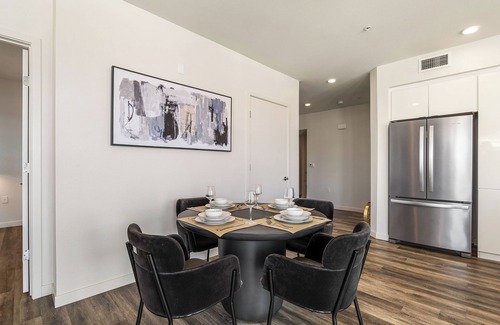 Marina Peninsula Apartment | Charming Retreat on the Westside MDR/Venice/SM - 2bd/2ba
