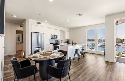 Marina Peninsula Apartment | Charming Retreat on the Westside MDR/Venice/SM - 2bd/2ba