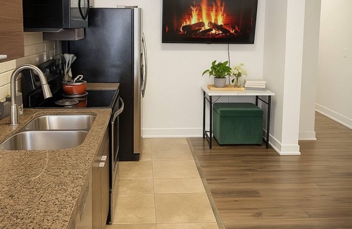 Del Rey Apartment | Charming Studio · Free Parking · Pool · Gym · Hot Tub · BBQ · Workspace