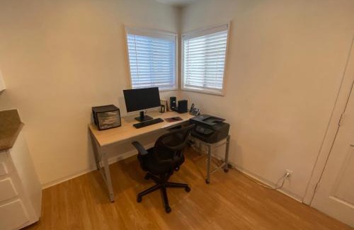 Tarzana House | Charming Tarzana Retreat - Cozy 3 Bedroom Home