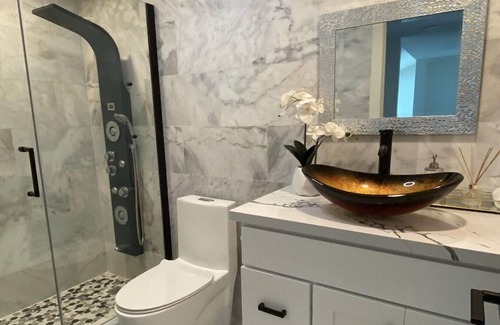Fountain Valley House | Cheerful remodel private bedroom near beaches and hospital