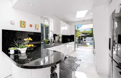 West Hollywood House | Chic Gated W Hollywood 3BD Villa w/Pool, Hot tub & Guest House