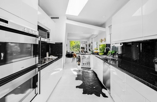 West Hollywood House | Chic Gated W Hollywood 3BD Villa w/Pool, Hot tub & Guest House