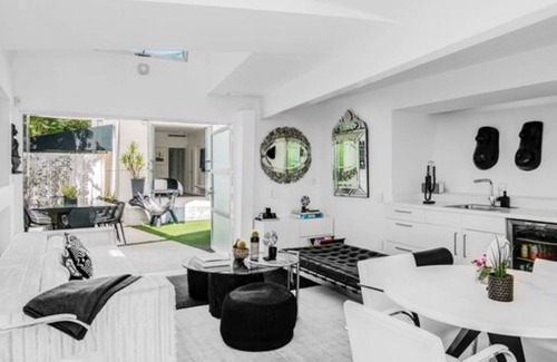 West Hollywood House | Chic Gated W Hollywood 3BD Villa w/Pool, Hot tub & Guest House