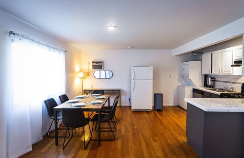 Mid-Wilshire House | Chic Mid-Wilshire Retreat: Central LA Haven + Pets