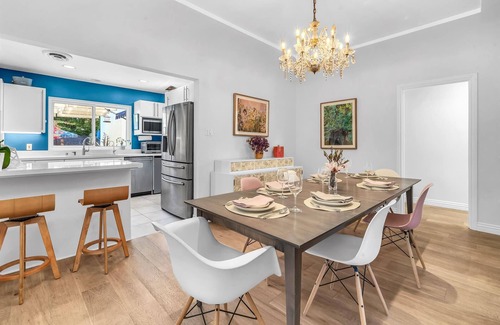 Beverly Grove House | Chic Modern Residence with Pool, Jacuzzi & BBQ