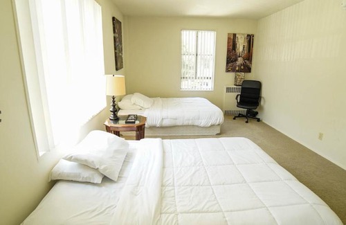 La Brea Apartment | Chic Private 2 bedroom Condo near the Grove