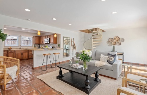 West Beach Condo | Chic Remodeled Condo At West Beach Sure To Charm