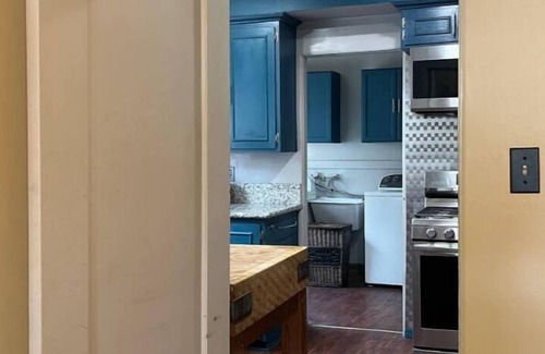 Mid-Wilshire House | Close to Everything!