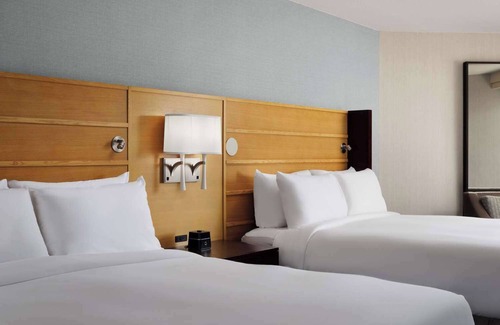 South Redondo Hotel | Close to Hermosa Beach Pier! 2 Comfortable Units with Balcony, Pets Allowed