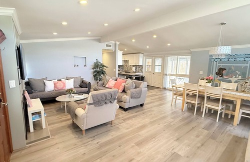 Anaheim Resort House | Closest Disneyland Cheerful 4 bedroom home