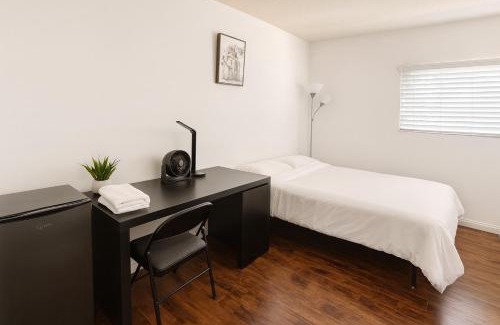 Mid-City House | Coastal Comfort Homestay in Santa Monica