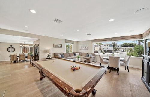 San Clemente House | Coastal Luxury Hot Tub, Pool Table, & Yard