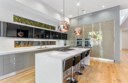 La Brea House | Colgate Modern - Stunning Luxury Estate with Seamless Indoor-Outdoor Living