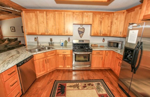 Upper Moonridge House | Columbine Oak Retreat- Awesome Log Style Cabin W/Outdoor Spa and Snow Play!