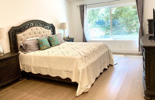 East Bluff House | Comfortable 3 bed/2.5 bath, a beautiful vacation home is waiting for you