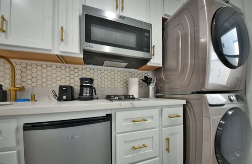 Santa Ana Apartment | Compact Studio - Couples Retreat