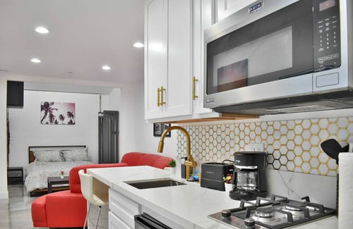 Santa Ana Apartment | Compact Studio - Couples Retreat