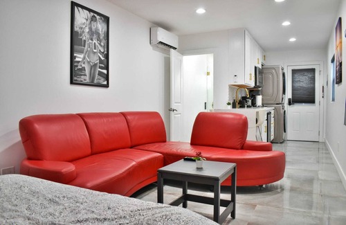 Santa Ana Apartment | Compact Studio - Couples Retreat