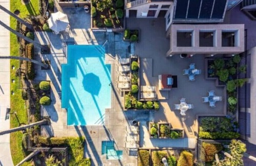 Huntington Beach Apartment | Condo with Beach Viewn