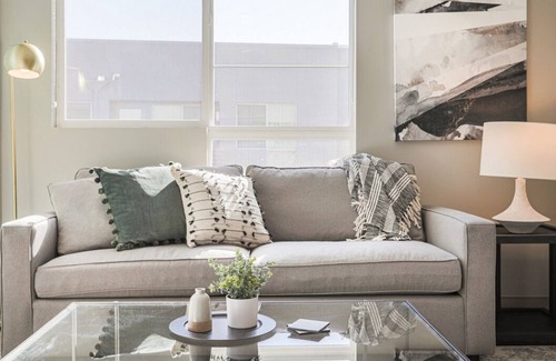 Little Tokyo Apartment | Contemporary 1BR, in unit Washer/Dryer, FREE parking with all amenities!