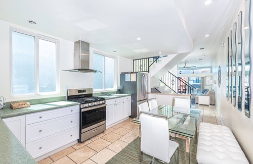 West Newport Condo | Cool Coastal Tri-Level Condo with Ocean Views! Right Side