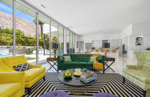 Historic Tennis Club House | 'Cosmopolitan' Walk to Palm Canyon!
