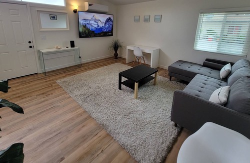 Westside Costa Mesa House | Costa Mesa peaceful home