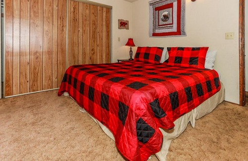 Big Bear City House | Country Cottage