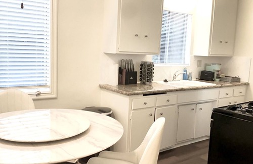 Glendale Apartment | Cozy 1 Bedroom minutes to Glendale Galleria!