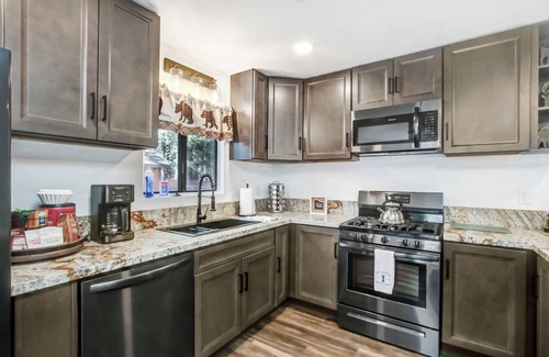 Evergreen Estates Cabin | Cozy 2-bedroom cabin with jacuzzi & fenced in yard! Close to everything!