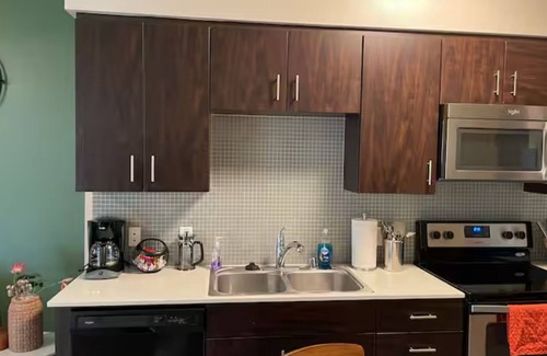 Miracle Mile Apartment | Cozy and Stylish Unit in Mid-wilshire