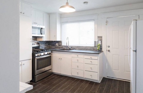 Silver Lake House | Cozy Apartment, Hilltop Sunset Boulevard