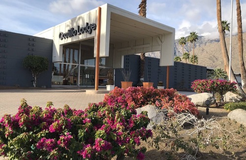 Twin Palms House | Cozy Bungalow at the Historic "Ocotillo Lodge" Palm Springs