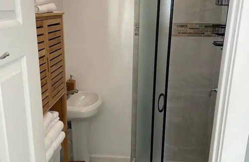 North Central House | Cozy/Cool/Cute Cottage | 3min>Rose Bowl+6min>DTLA