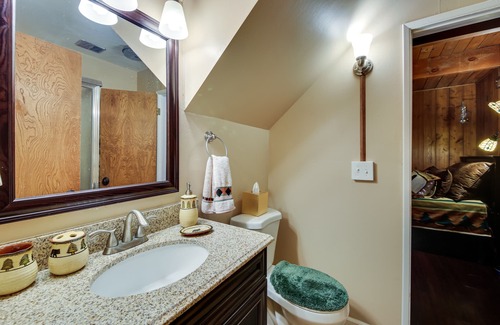 Cedar Glen Cabin | Cozy Lake Arrowhead Cabin w/ Hot Tub & Deck!