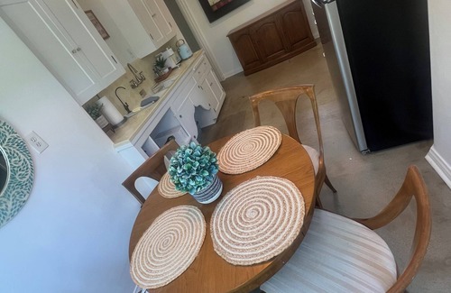 Hollywood Hills House | Cozy Mediterranean 1ba-2ba in the Heart of Hollywood! Very Conveniently Located.