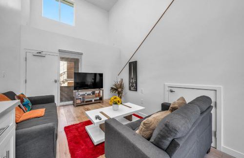 Wilshire Apartment | Cozy Oasis near Griffith Observatory