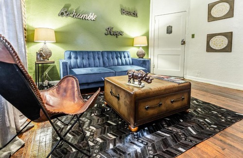 Larchmont Apartment | COZY ONE BEDROOM APARTMENT (102)