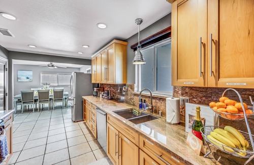 Garden Grove House | Cozy & Relaxing Getaway Home 5 mins to Disneyland