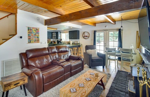 Running Springs House | Cozy Running Springs Vacation Rental w/ Fireplace!