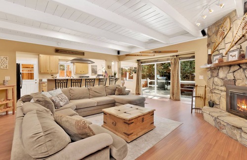Summit Estates Cabin | Cozy Up To Summit Retreat at Big Bear Lake
