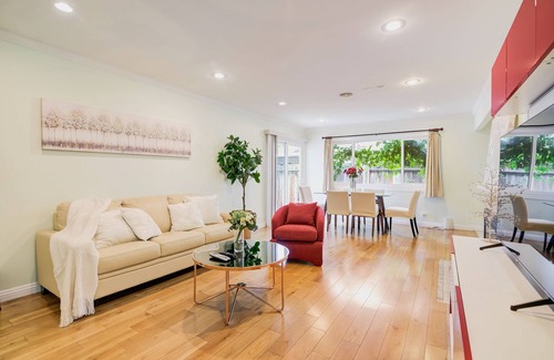 Santa Clara House | CozyStay w/Outdoor Movie near ApplePark/Nvidia/Westfield Valley Fair