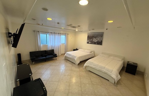 Park West Hostel | Culver City Hostel