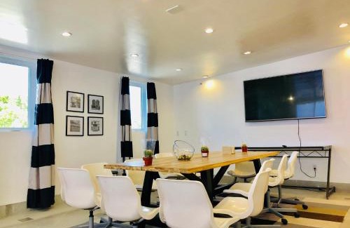 Park West Hostel | Culver City Hostel