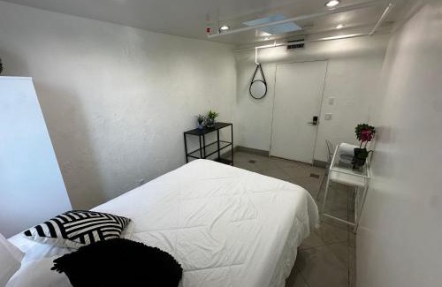 Park West Hostel | Culver City Hostel